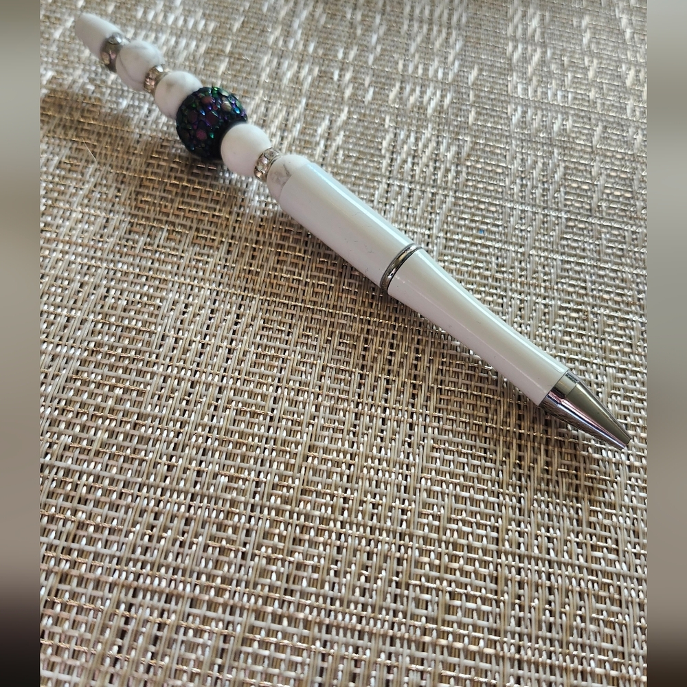 Hand Crafted White and Silver Pen